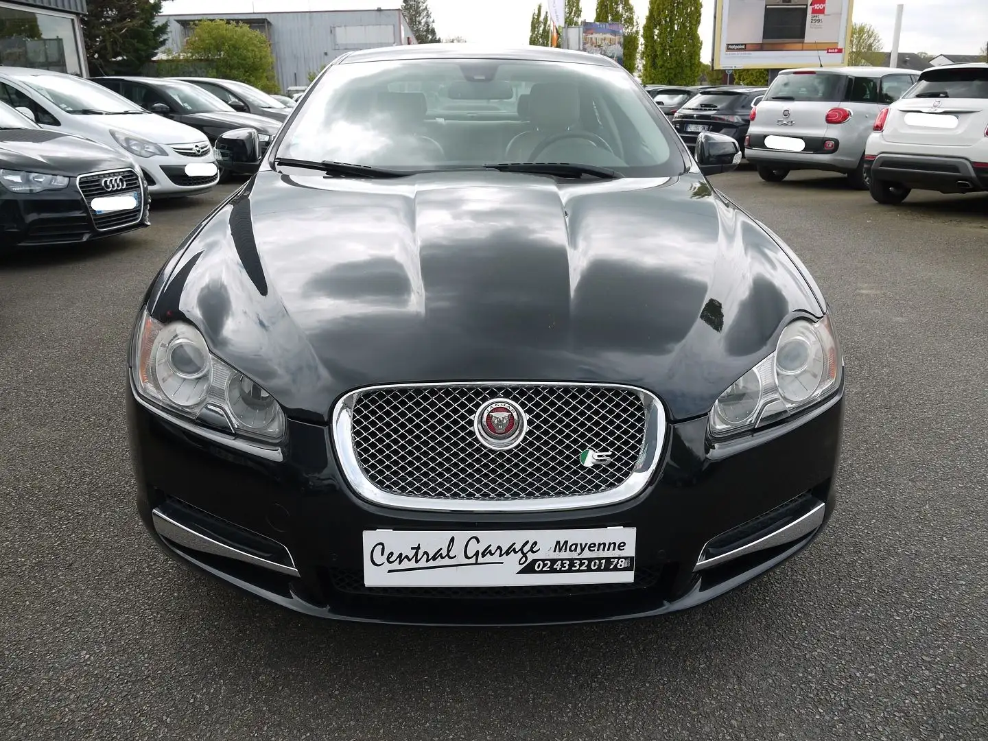 Jaguar XF 4.2 V8 SURALIMENTE SV8 Noir - 2