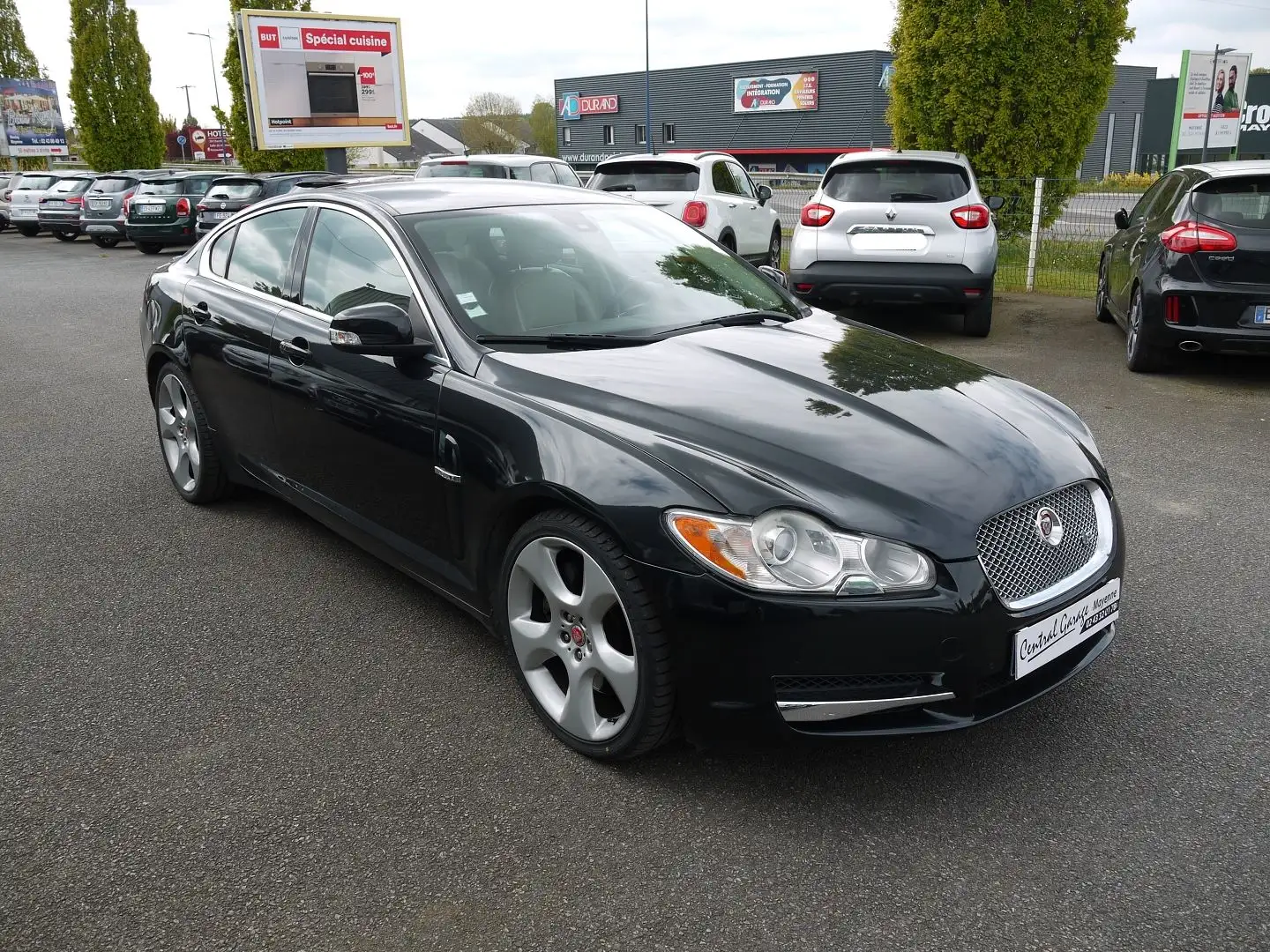 Jaguar XF 4.2 V8 SURALIMENTE SV8 Noir - 1
