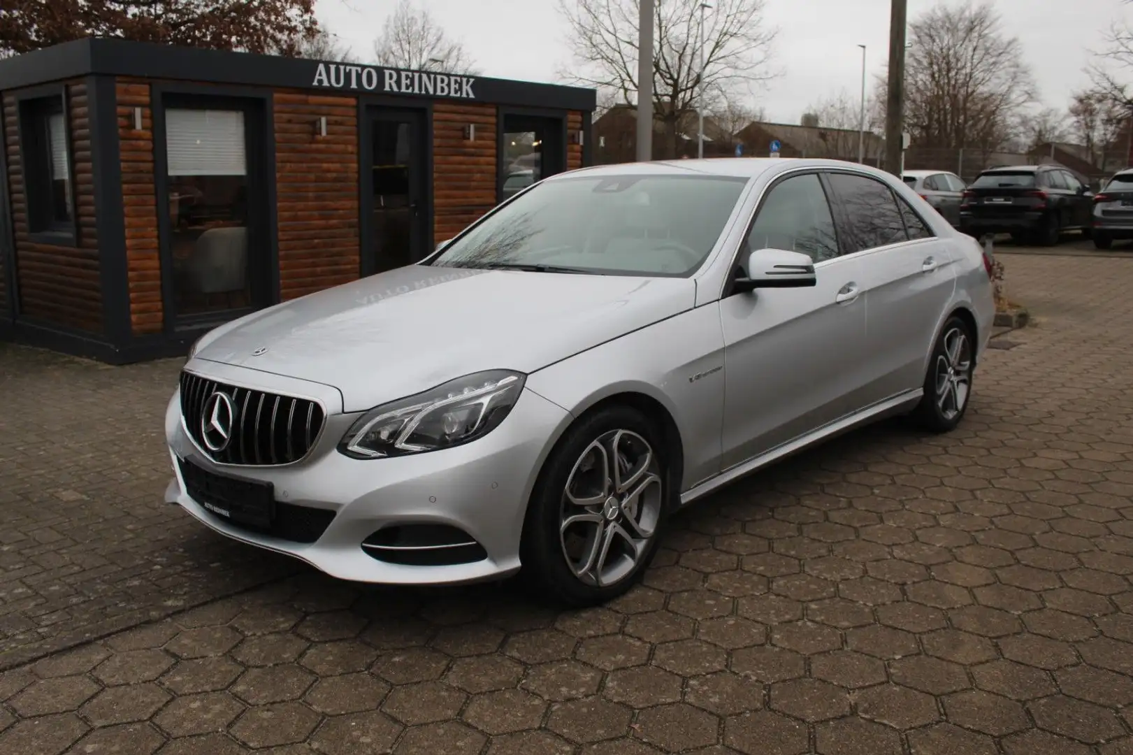 Mercedes-Benz E 500 E-Klasse E 500 CGI V8 Automatik Limousine Silber - 1