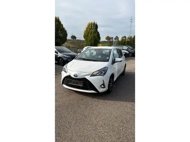 Toyota Yaris Hybrid Team D Spurhalteass. Fernlichtass. Verkehrs