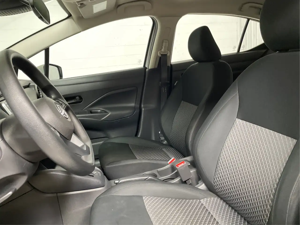Nissan Versa снимка Nissan Versa