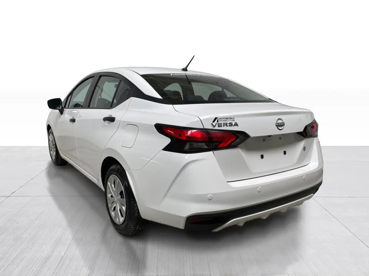 Nissan Versa снимка Nissan Versa