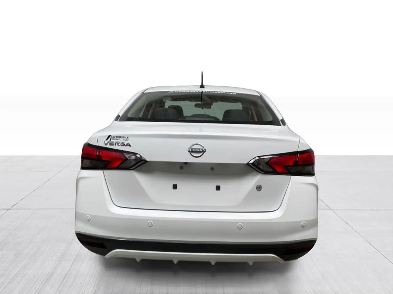 Nissan Versa снимка Nissan Versa