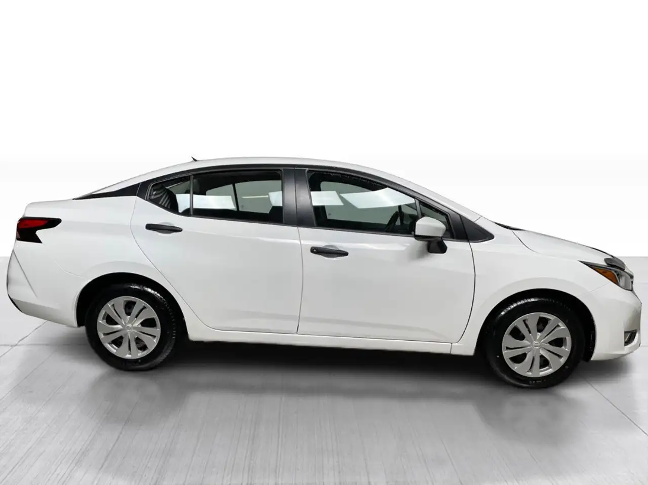 Nissan Versa снимка Nissan Versa