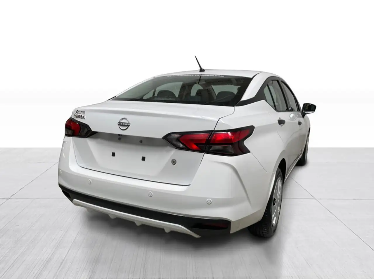 Nissan Versa снимка Nissan Versa