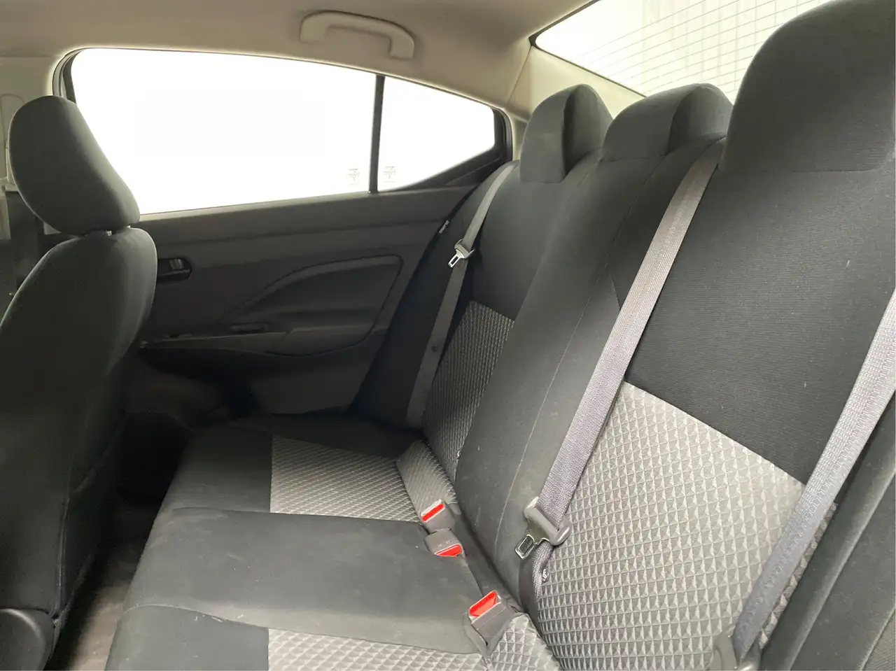 Nissan Versa снимка Nissan Versa