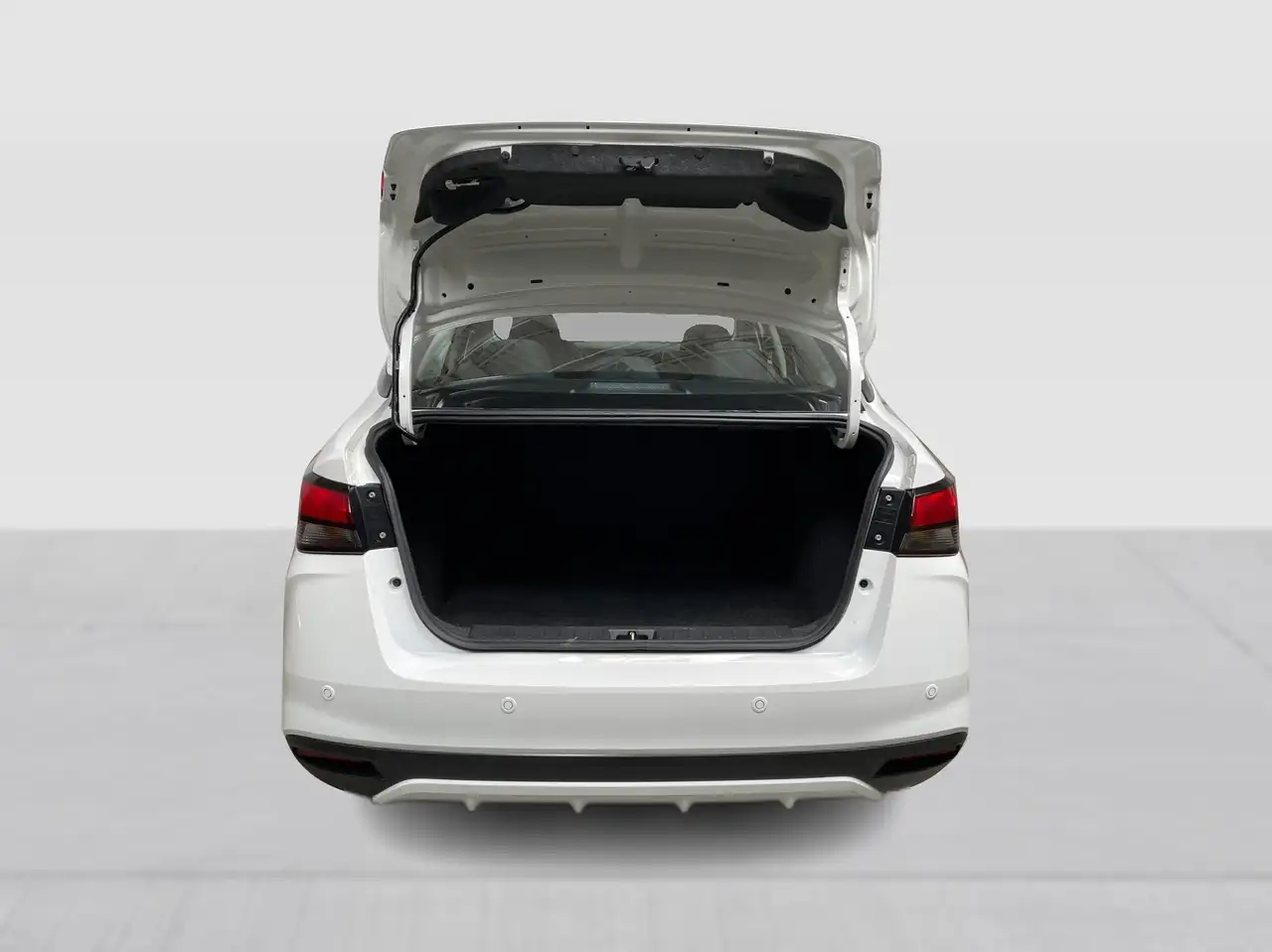 Nissan Versa снимка Nissan Versa