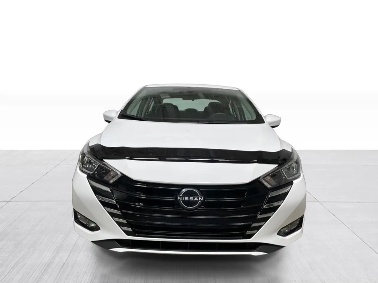 Nissan Versa снимка Nissan Versa