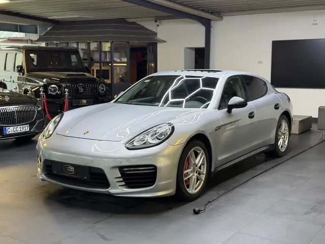 Porsche Panamera 4/BOSE/S-DACH/NAVI/XENON
