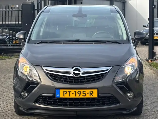 Opel Zafira Tourer view 2