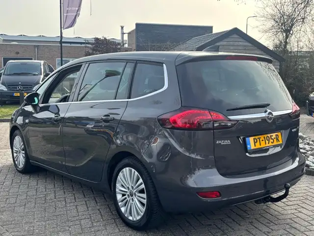 Opel Zafira Tourer view 7