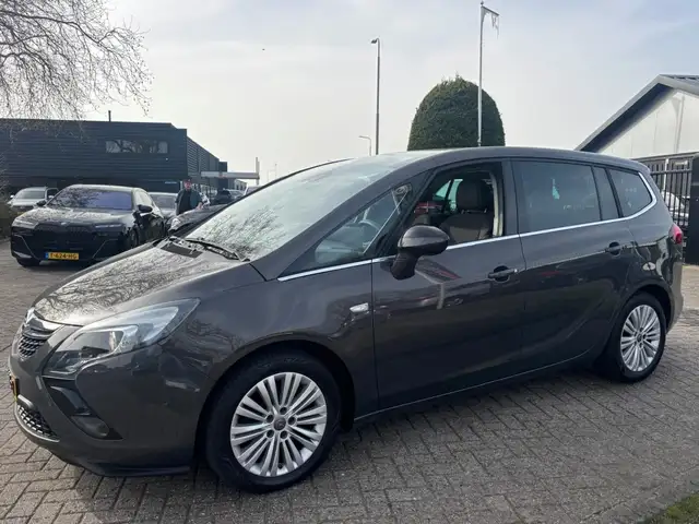 Opel Zafira Tourer view 8