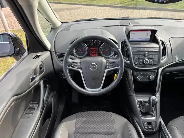 Opel Zafira Tourer view 9