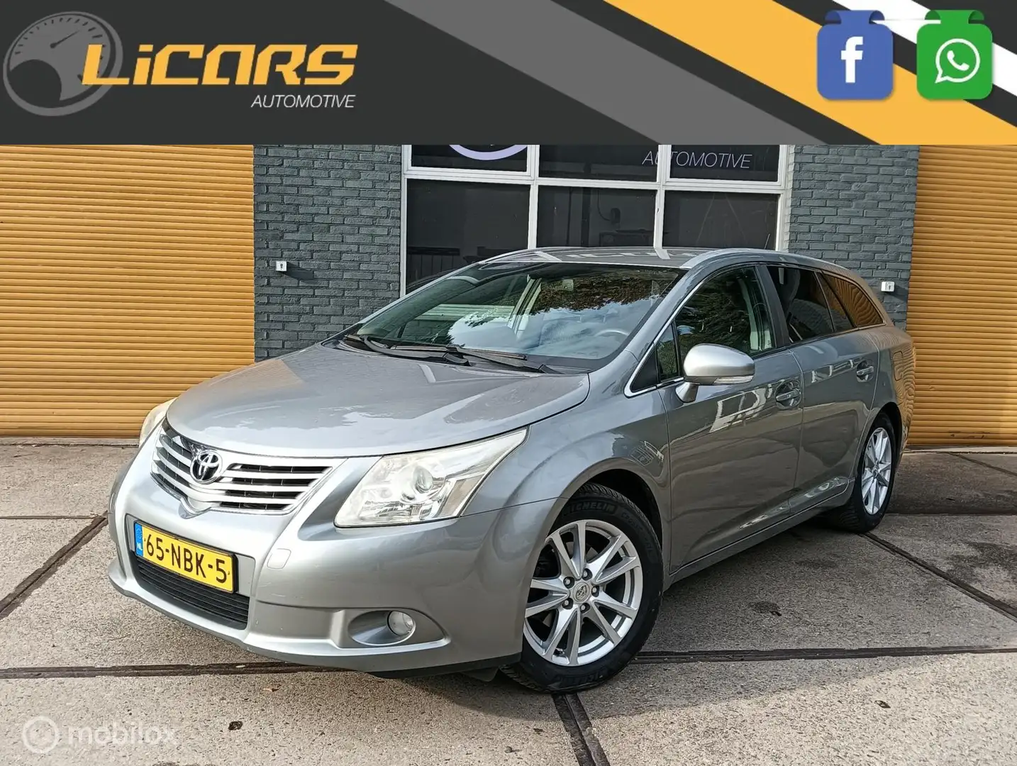 Toyota Avensis 2.0 VVTi Wagon automaat Navi/camera/trekhaak Grijs - 1