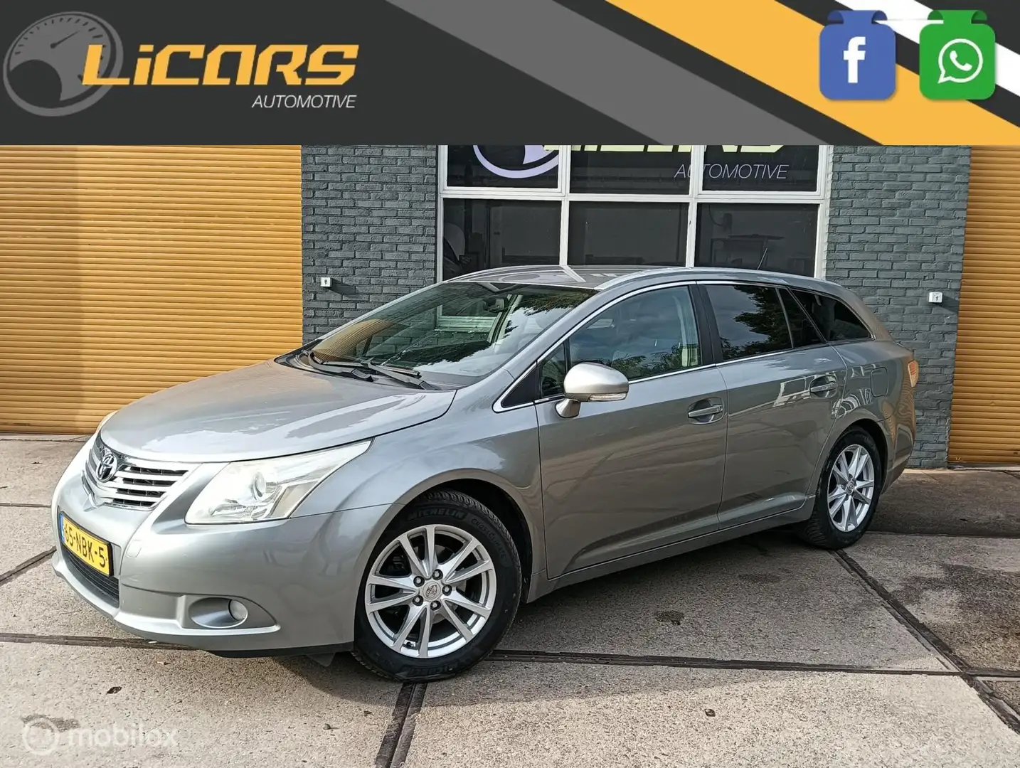 Toyota Avensis 2.0 VVTi Wagon automaat Navi/camera/trekhaak Grijs - 2