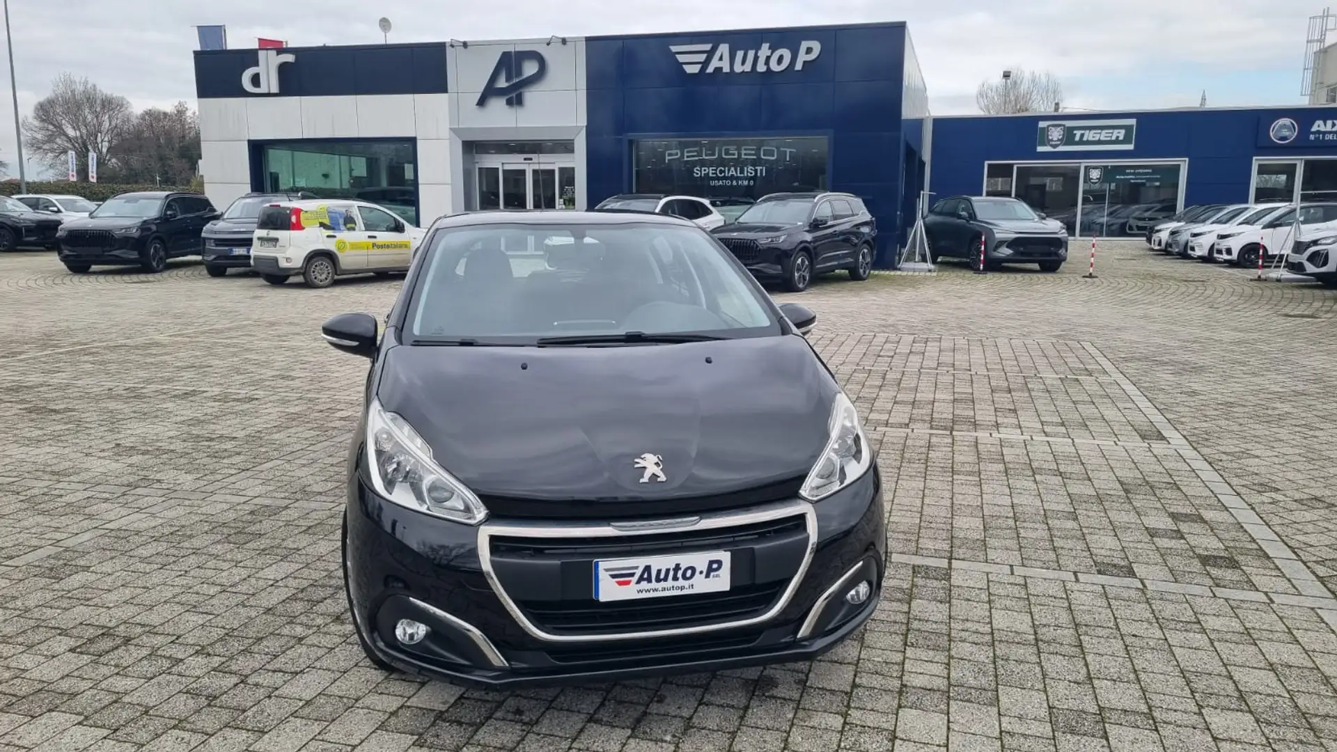 Peugeot 208 1.2 PureTech 82cv Active Schwarz - 1