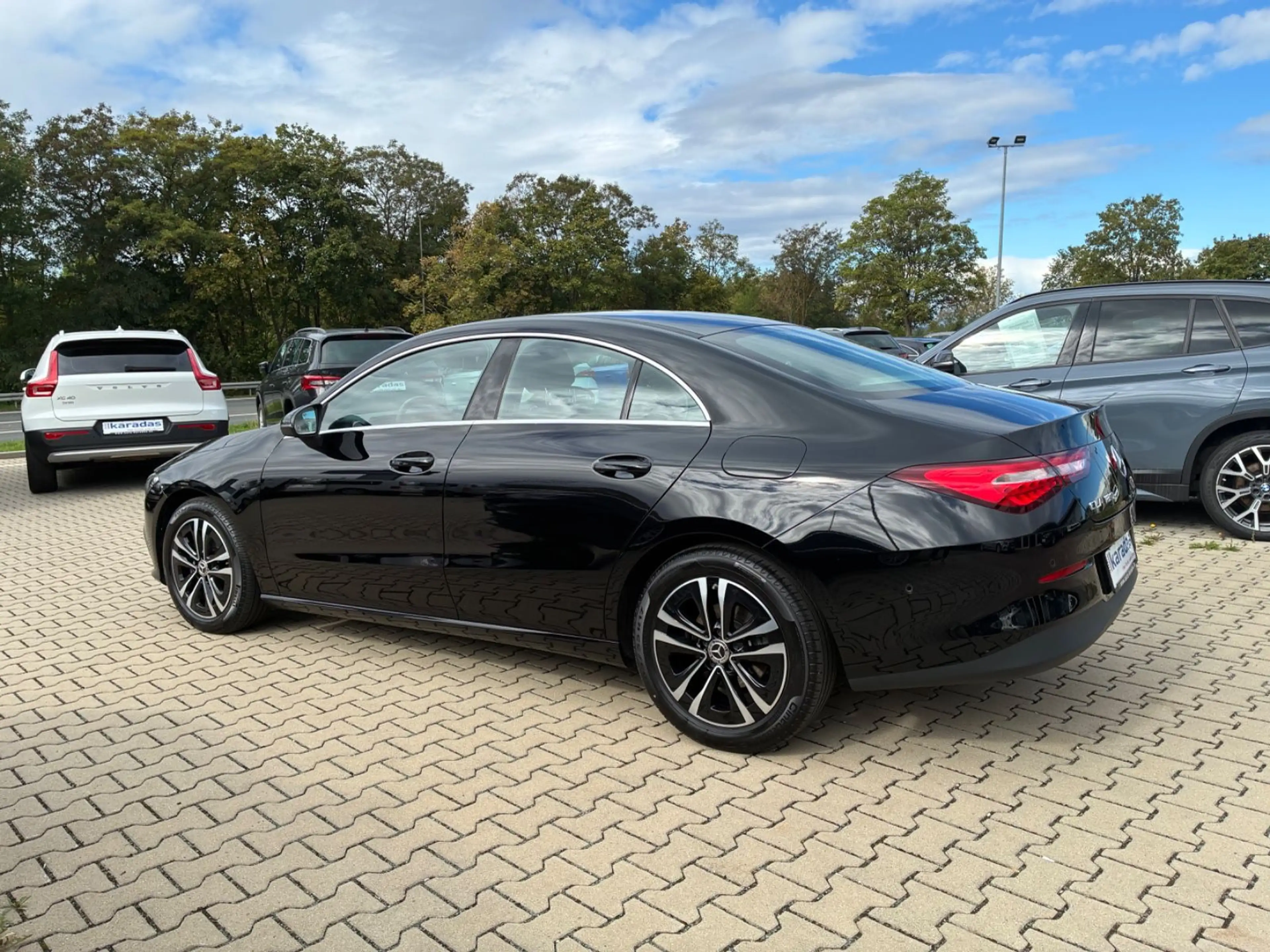 Mercedes-Benz CLA 180 Lim AUT/NAV/LED/Teilleder — photo 4