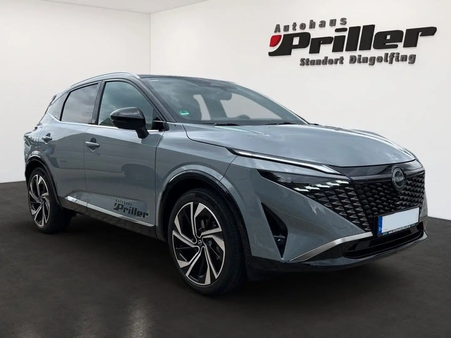 Nissan Qashqai 1.3 DIG-T 158PS Xtronic Tekna+/Bose/LED Grau - 2