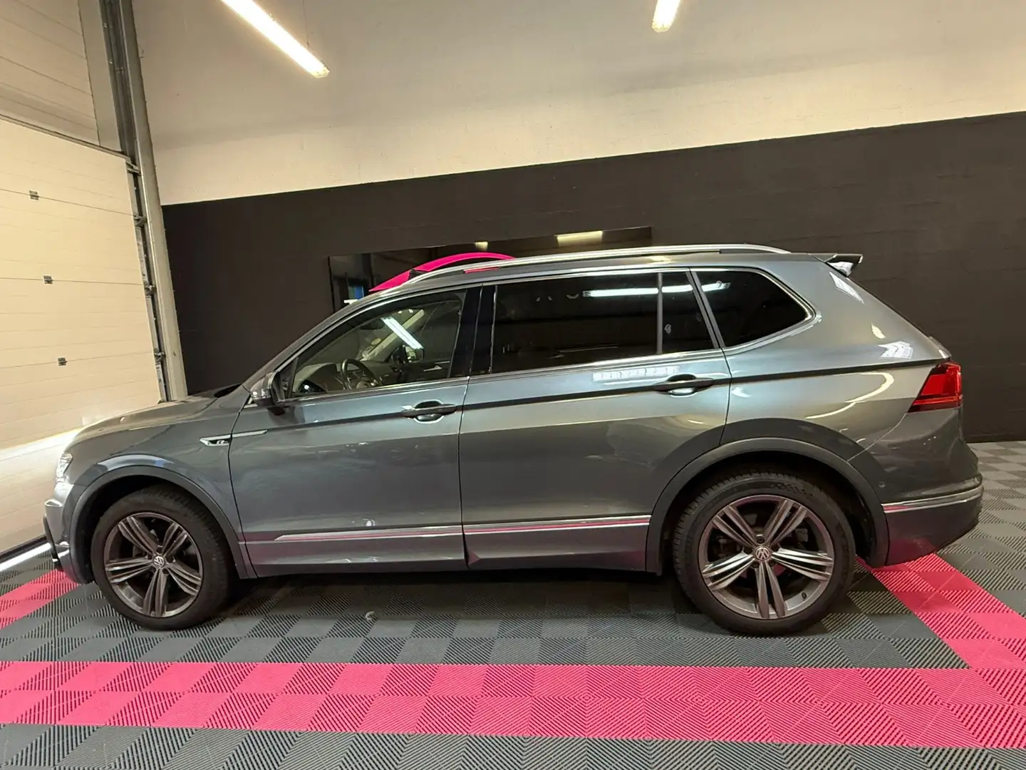 Volkswagen Tiguan Allspace Carat Exclusive Gris - 2