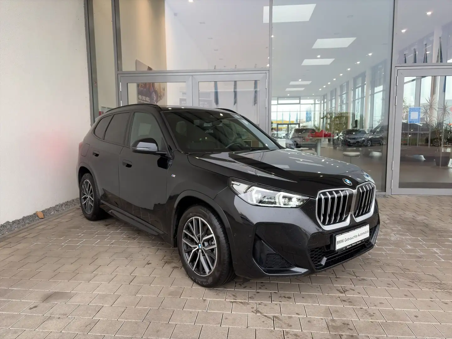 BMW X1 sDrive18d M Sportpaket LED.H/K.AHK.LED.Komfor Schwarz - 2