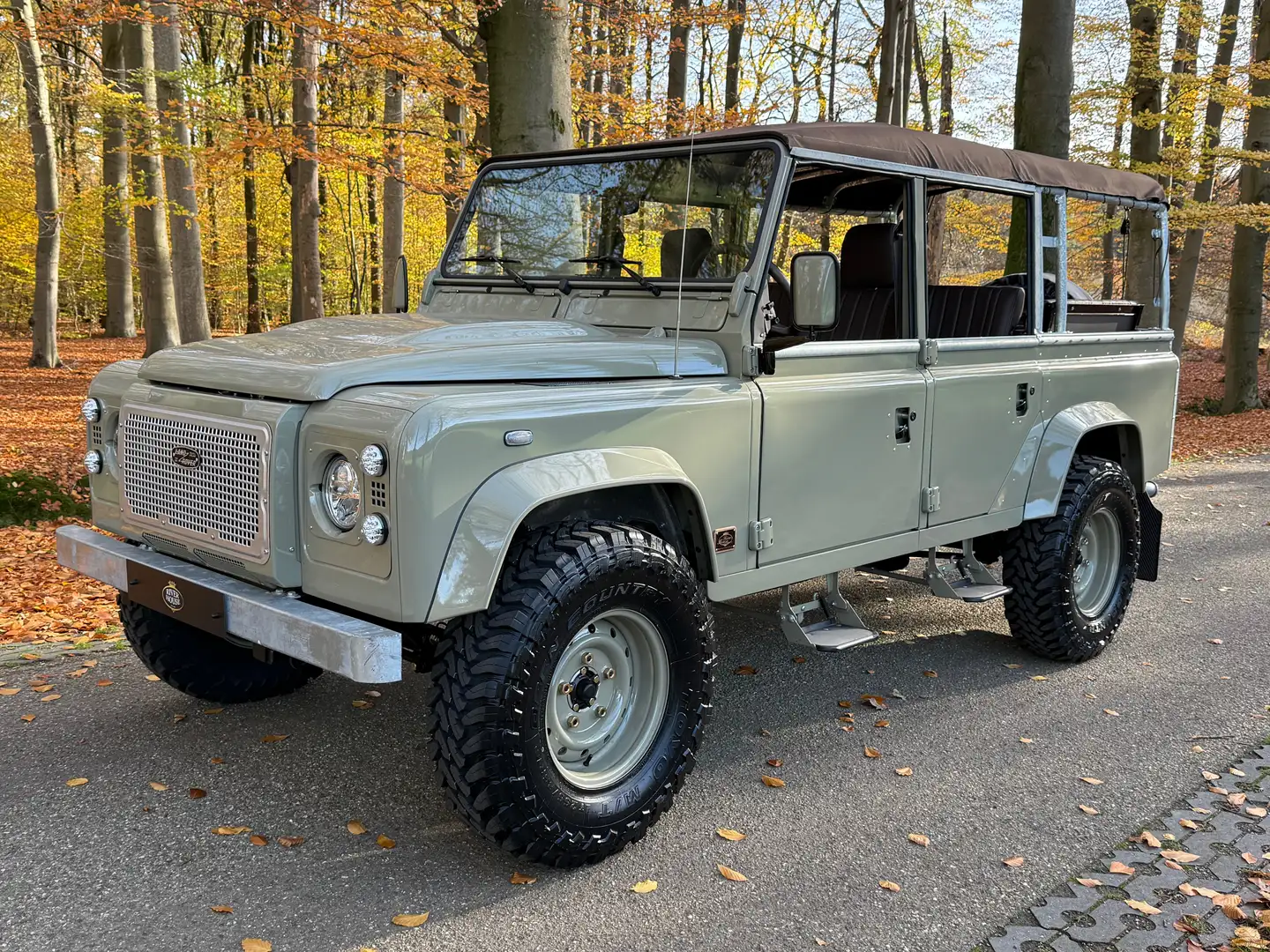 Land Rover Defender 110 Soft Top TD5 HERITAGE, Teak, only 69000 km Gris - 1