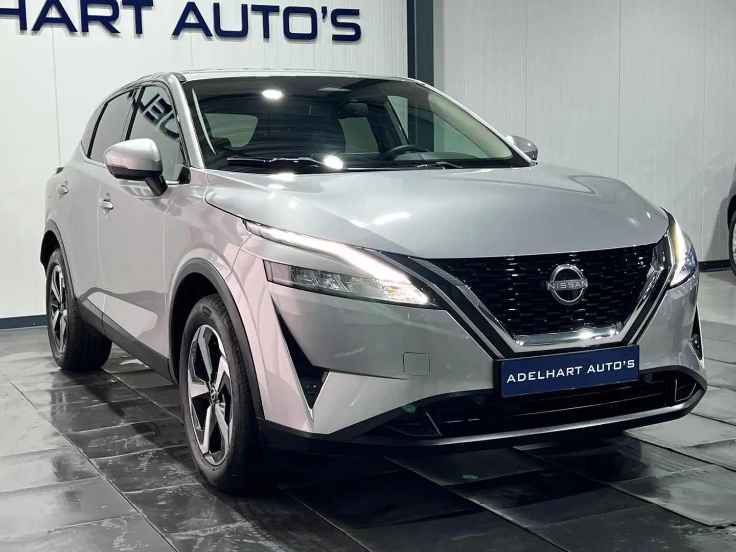 Nissan Qashqai 1.3 MHEV N-Connecta Automaat / Navigatie full map Grijs - 2