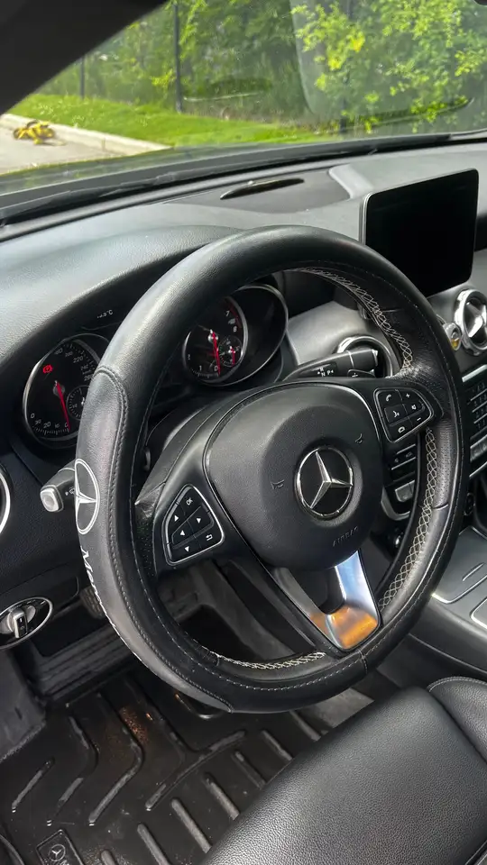 Mercedes-Benz GLA снимка Mercedes-Benz GLA