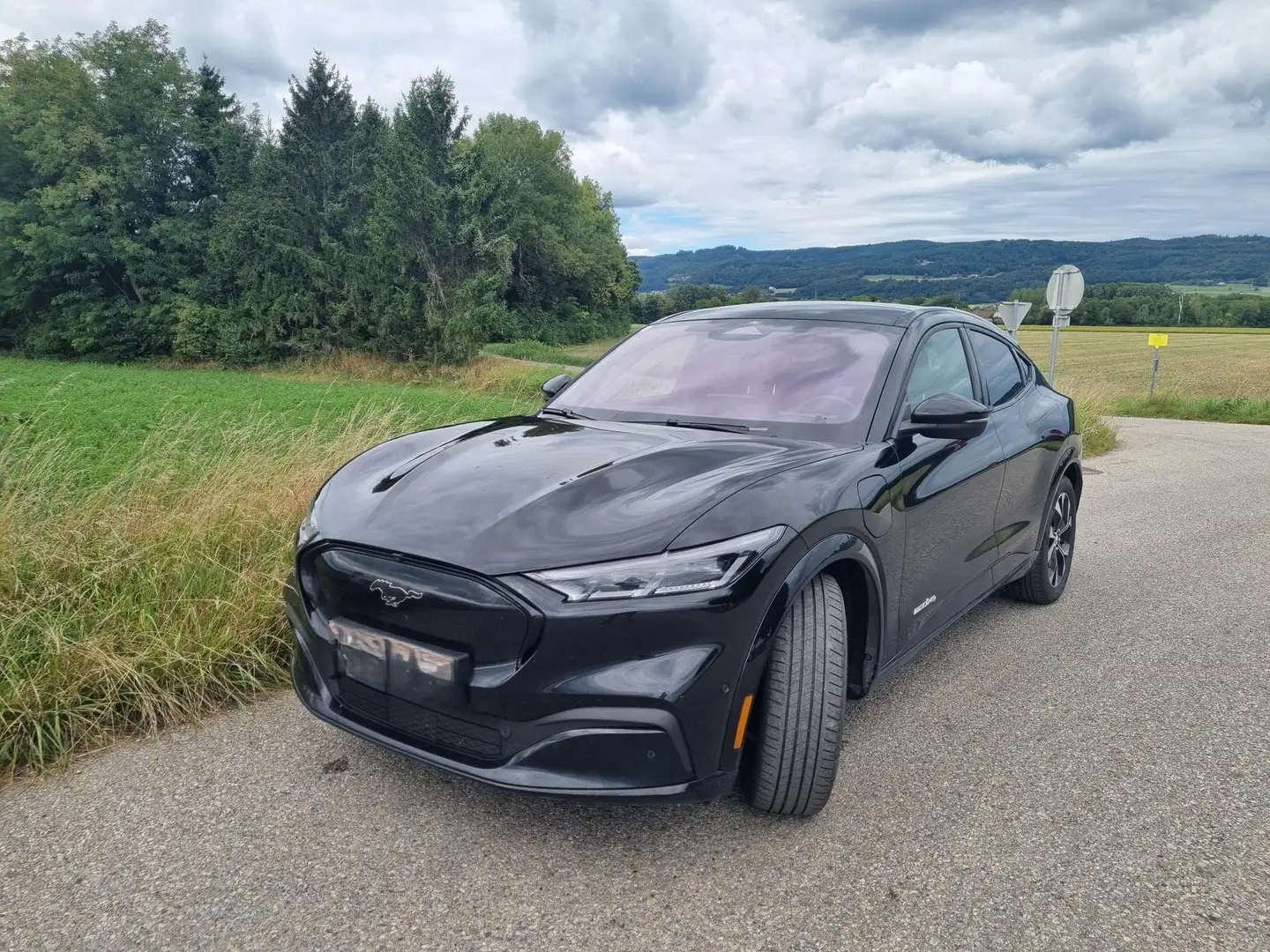 Ford Mustang Mach-E Mustang Mach-E Elektro 68kWh Standard Range Чёрный - 1