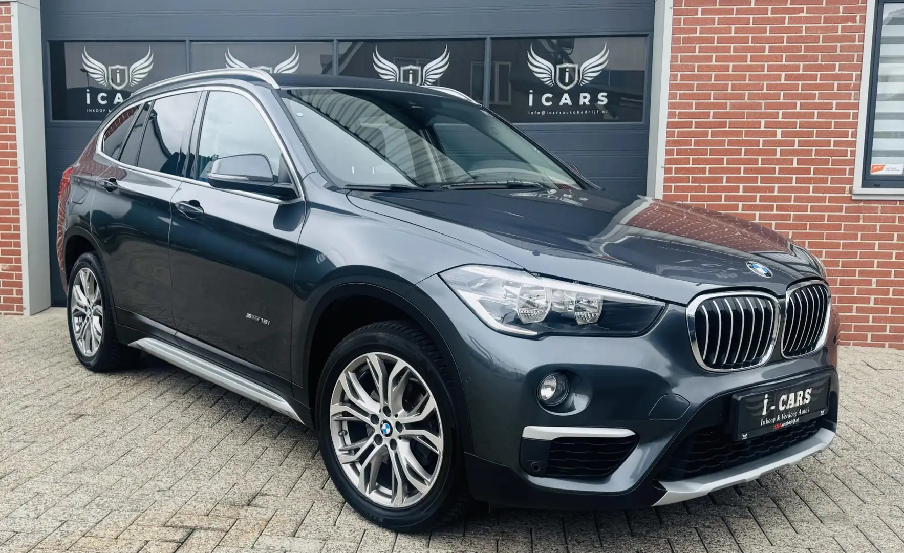 BMW X1 sDrive18i 1e eigenaar Navigatie Sport edition Grijs - 1