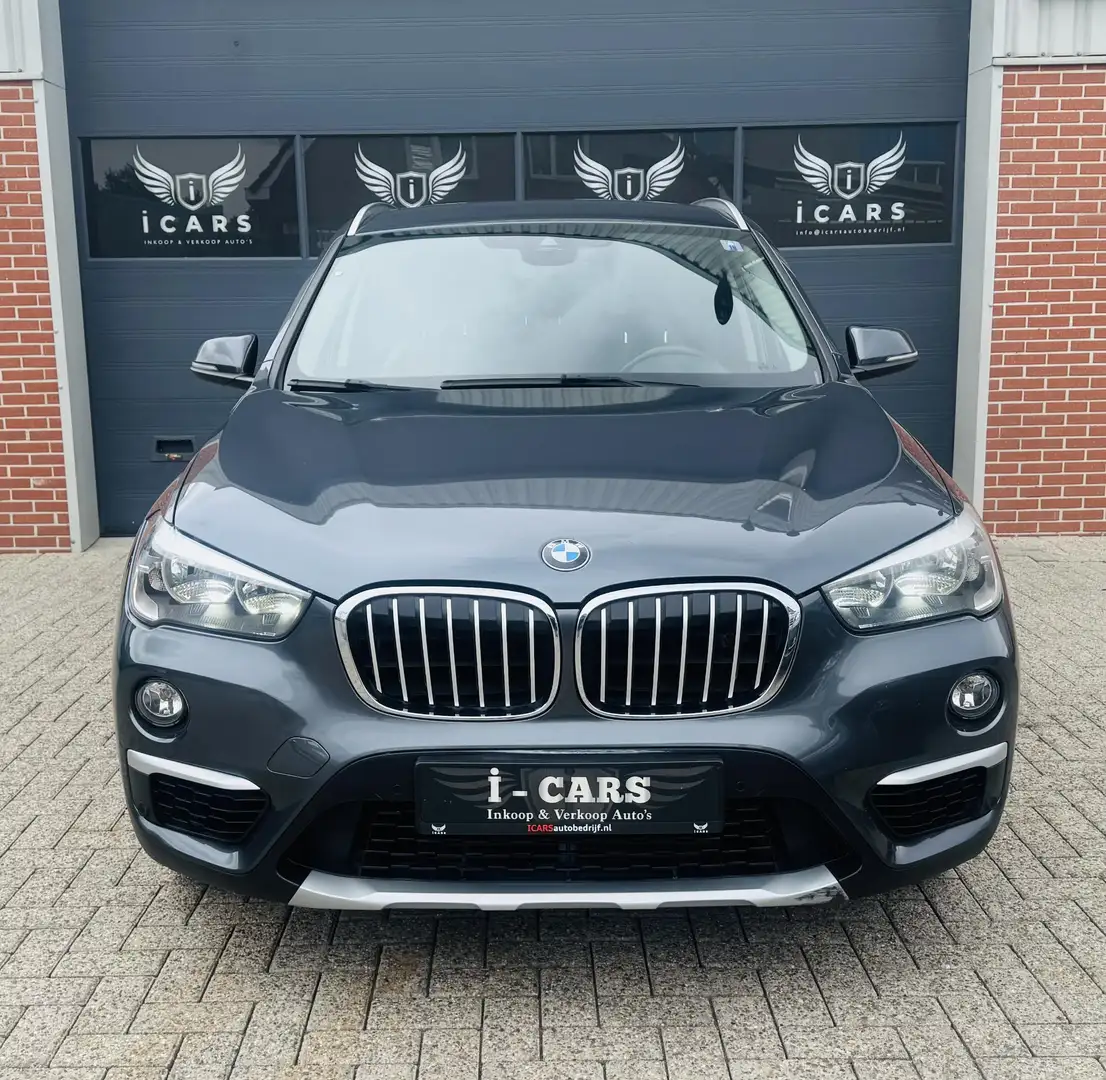 BMW X1 sDrive18i 1e eigenaar Navigatie Sport edition Grijs - 2