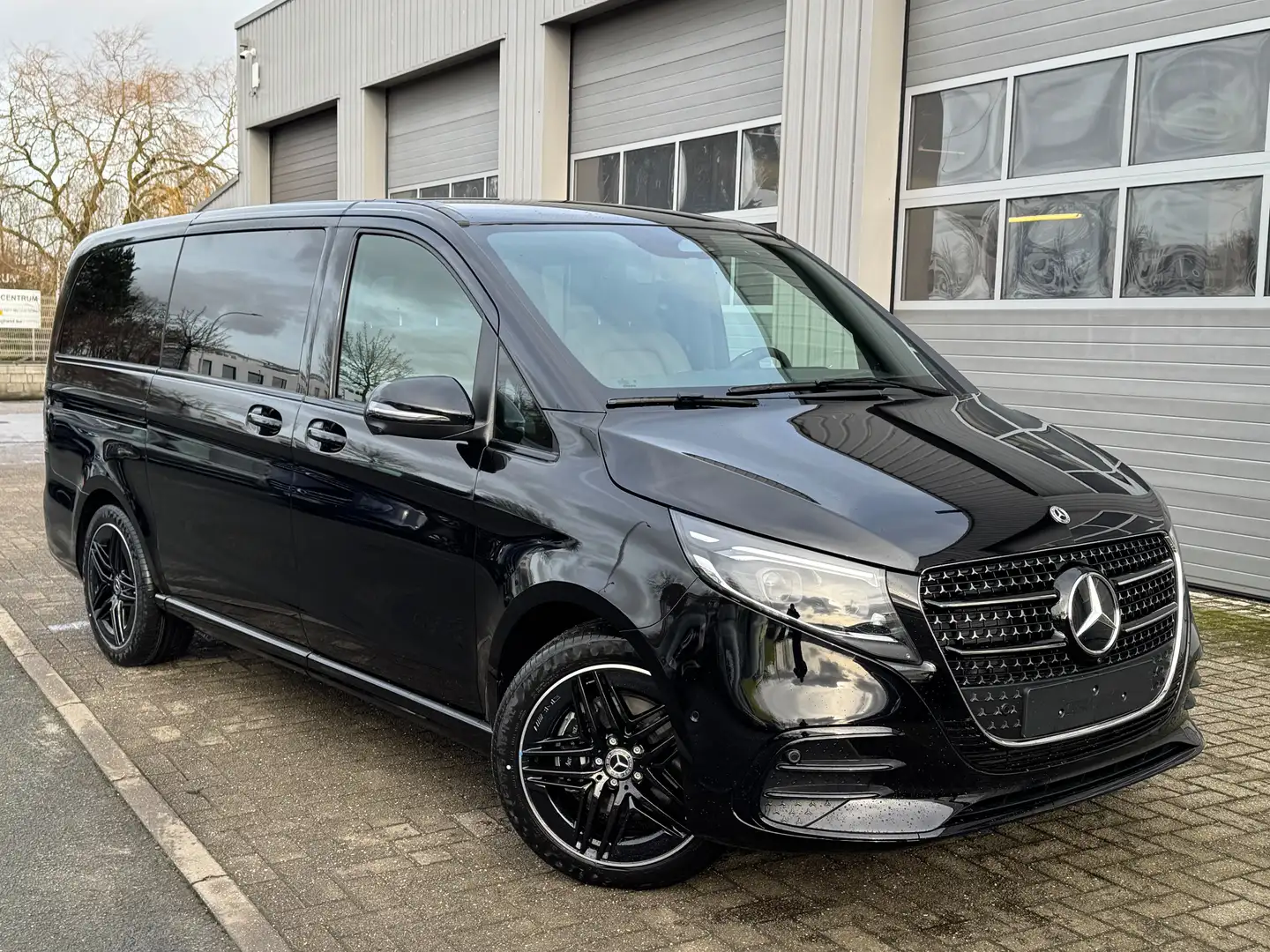 Mercedes-Benz V 300 AMG/ LICHTE VRACHT / 78.131+BTW / luchtvering/pano Noir - 2