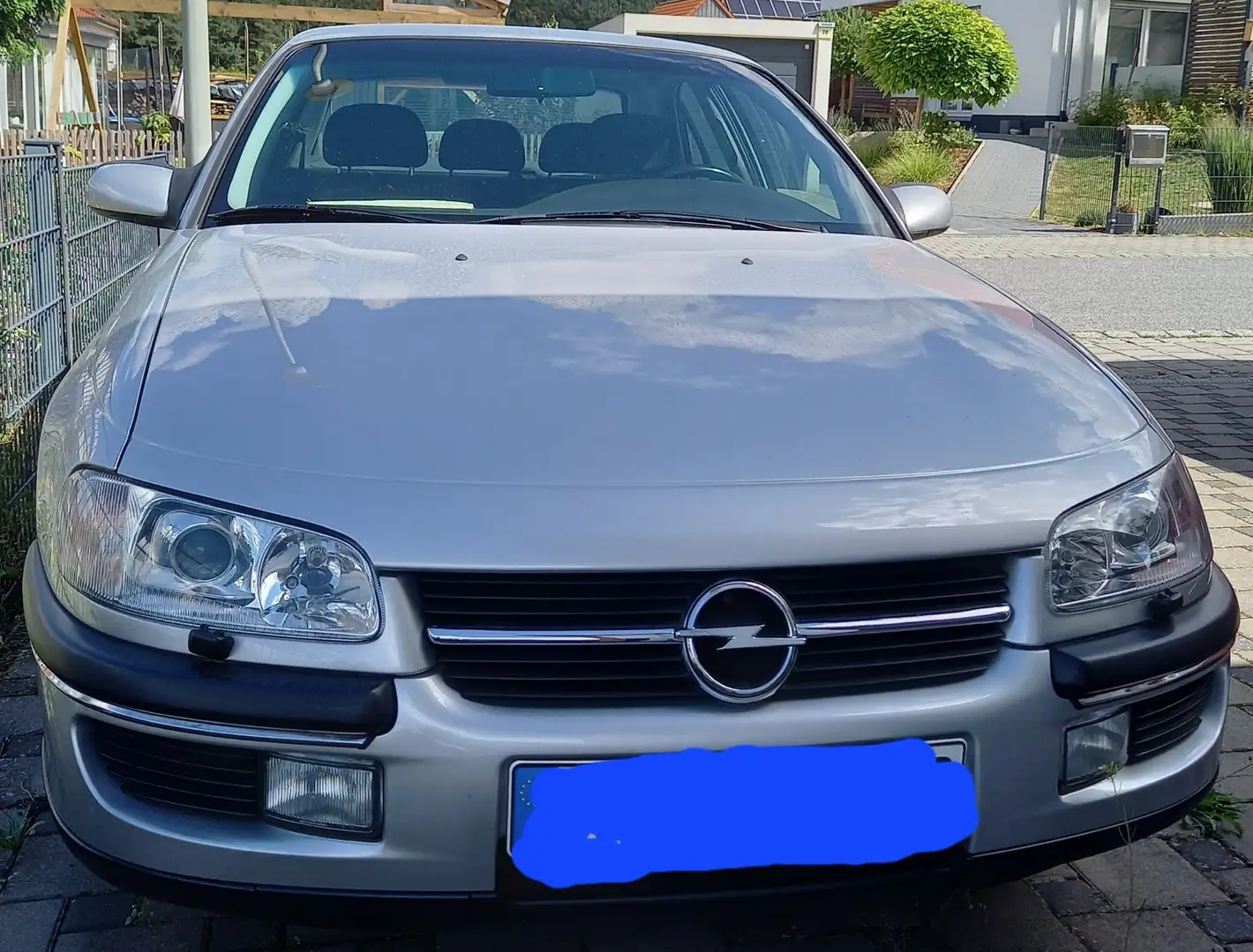 Opel Omega 2.0 16V Edition 100 - 2