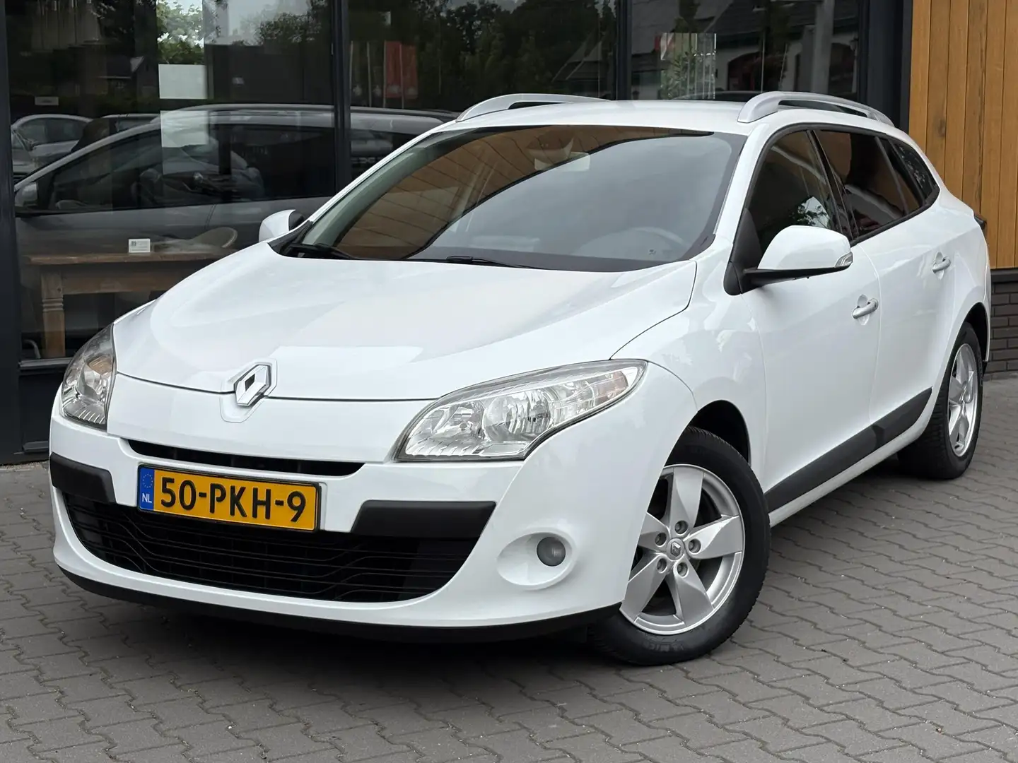 Renault Megane Estate 1.6 Dynamique Navigatie, Cruise control. Beyaz - 2