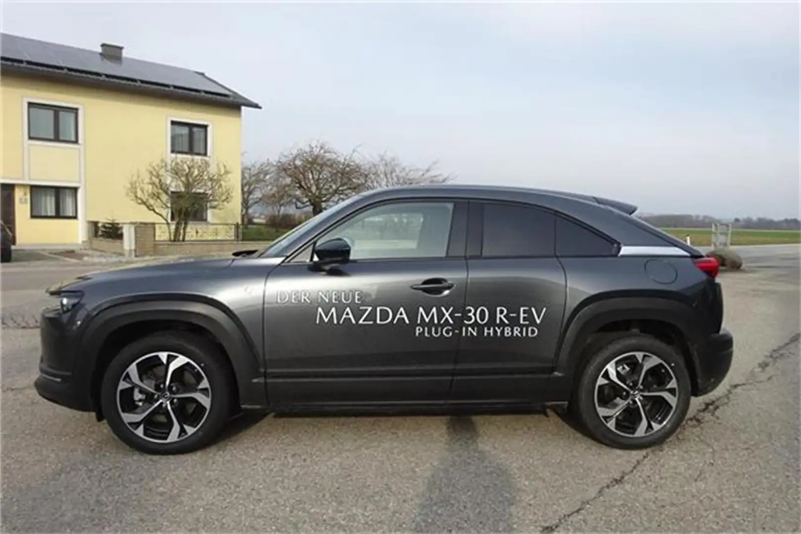 Mazda MX-30 e-SKYACTIV R-EV MAKOTO Urban Expression Aut. Grijs - 2
