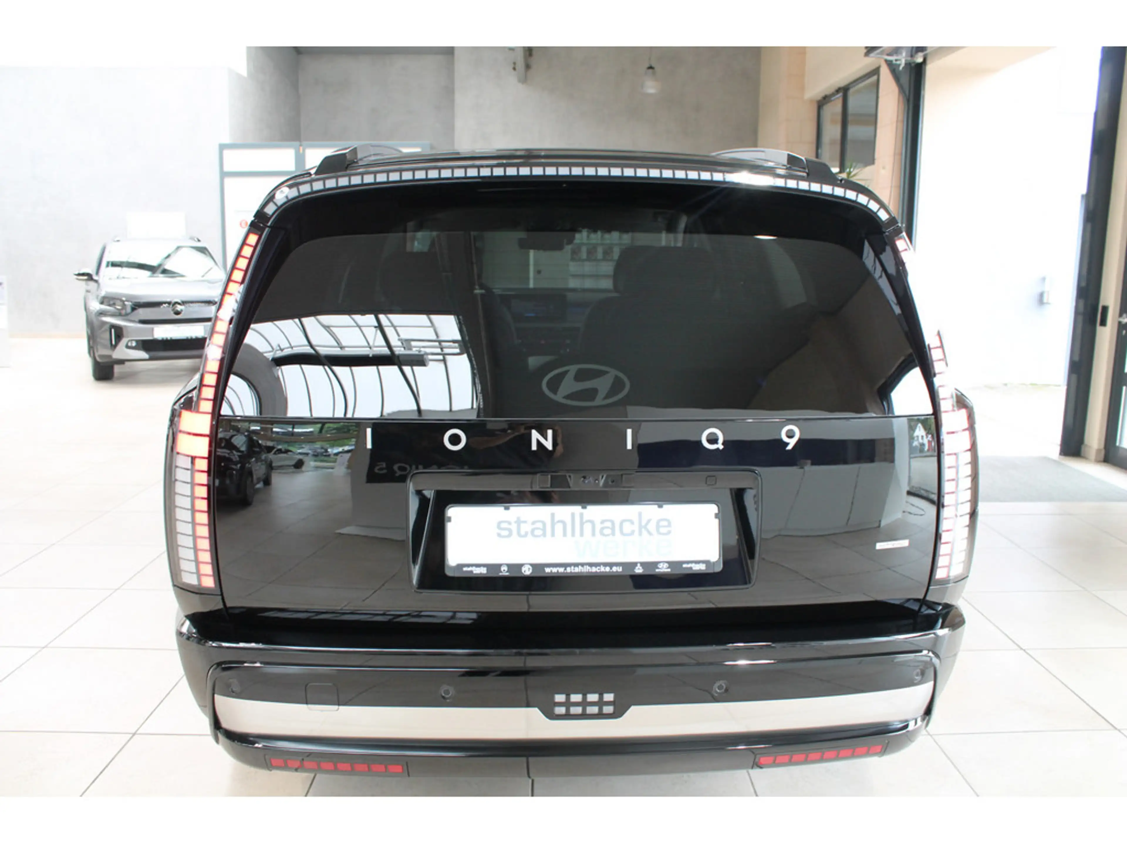Hyundai IONIQ 9 6-Sitzer UNIQ 110 kWh (307 PS) 4WD Panorama-Glas-Schiebedach, Swivel-Paket — photo 6