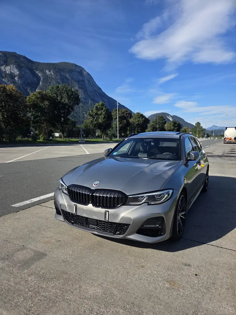 BMW 330 330d xDrive Touring Aut. Grau - 2