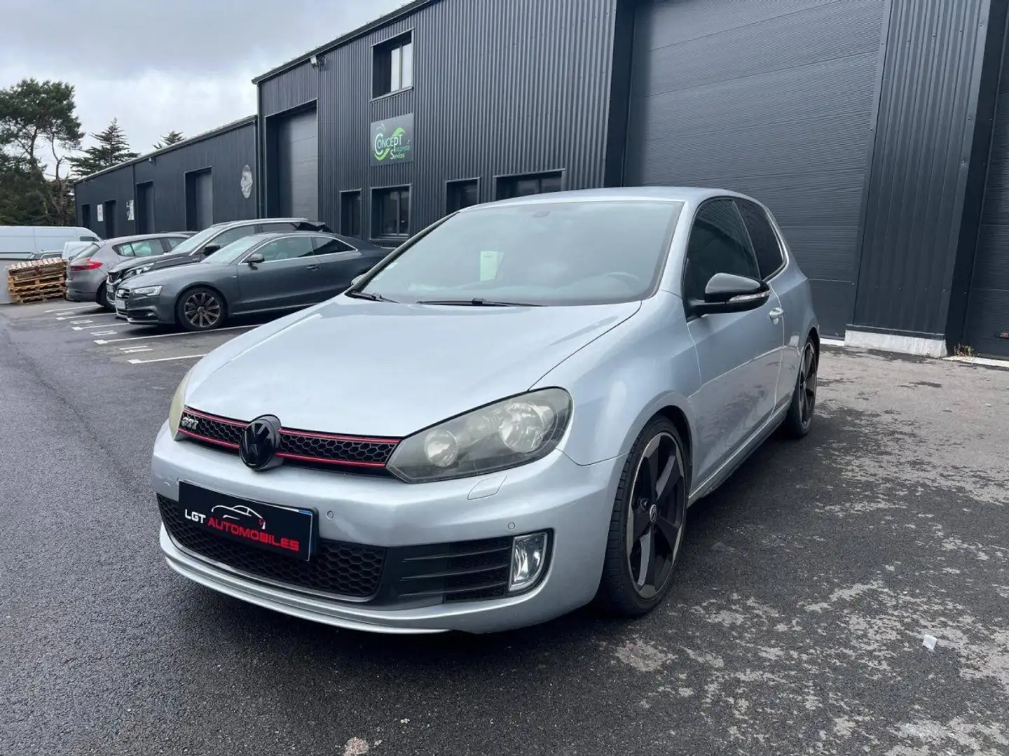 Volkswagen Golf GTI 210 Gris - 2