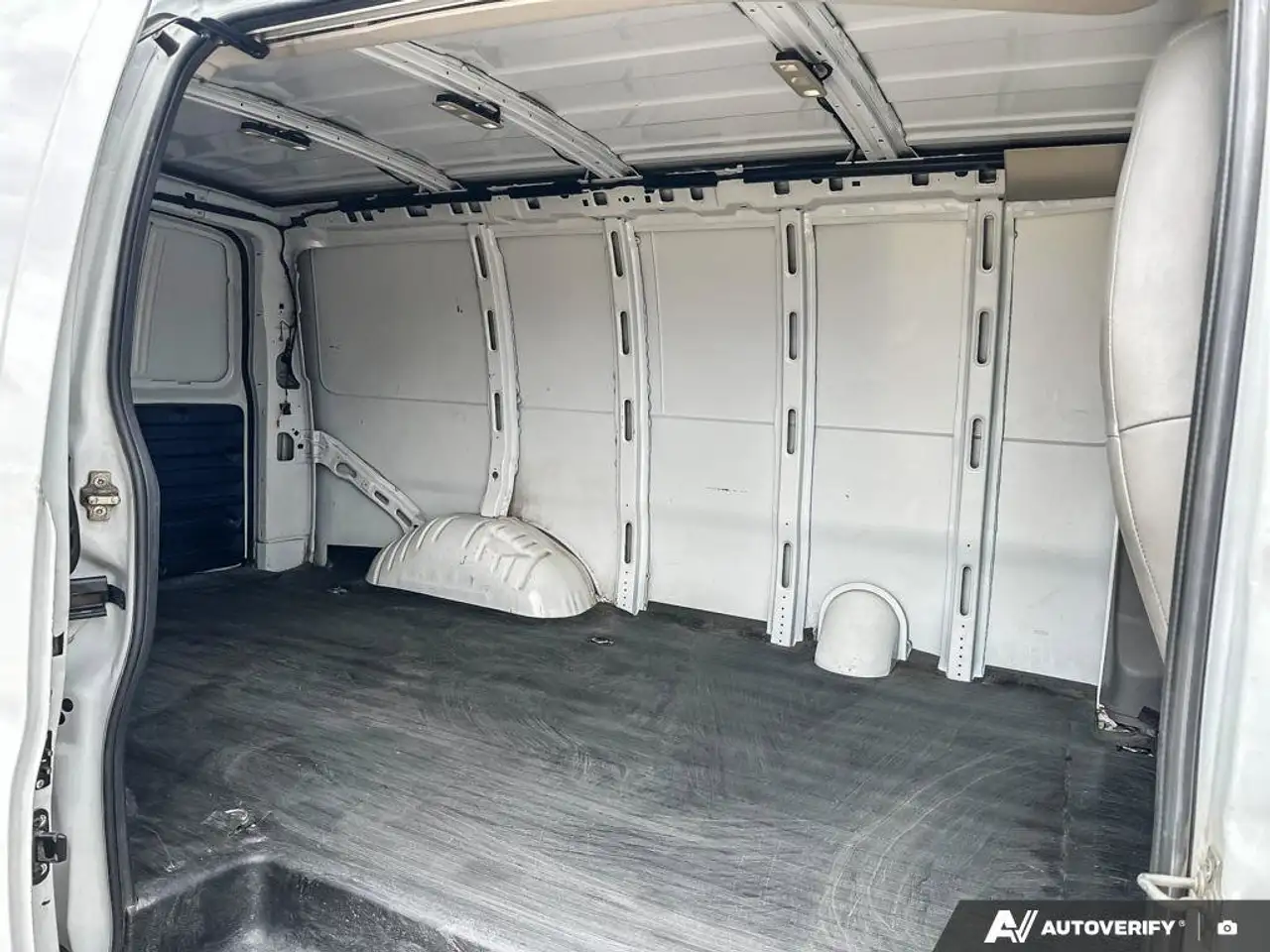 Chevrolet Express 2500 снимка Chevrolet Express 2500