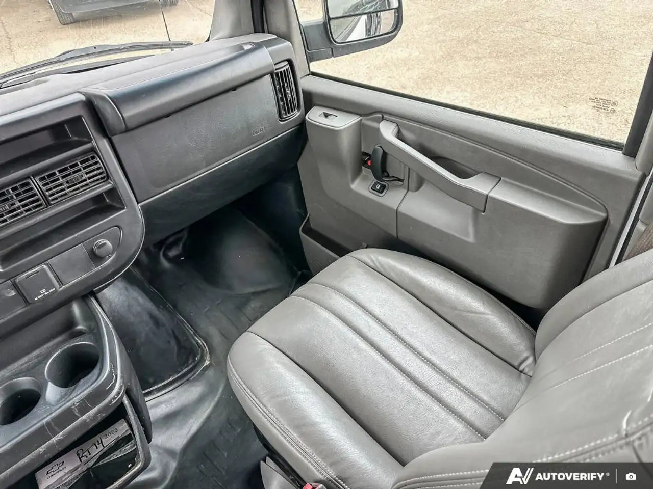 Chevrolet Express 2500 снимка Chevrolet Express 2500