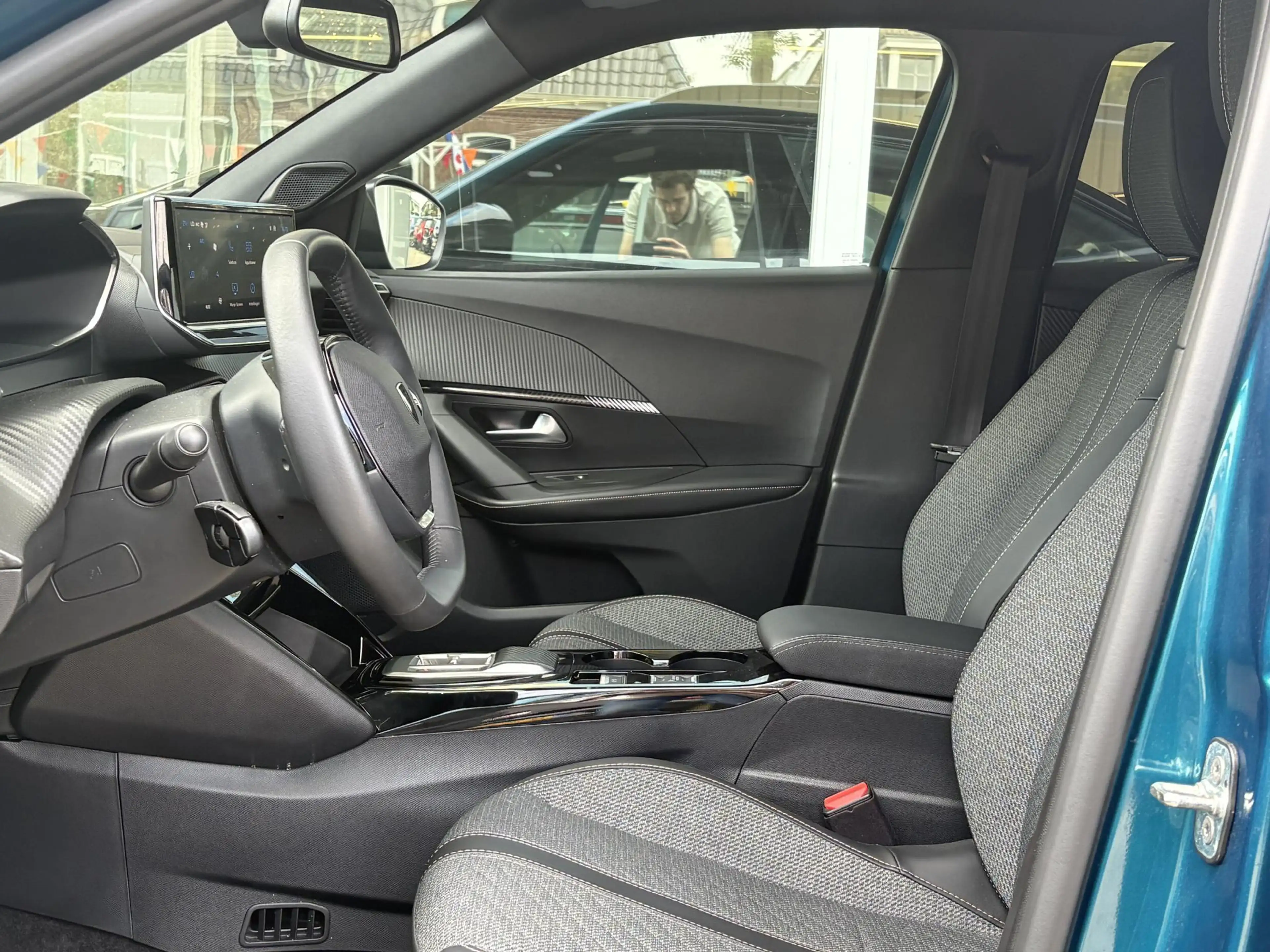 Peugeot e-2008 EV Allure 54 kWh | tot 406km WLTP range | Parkeers — photo 14