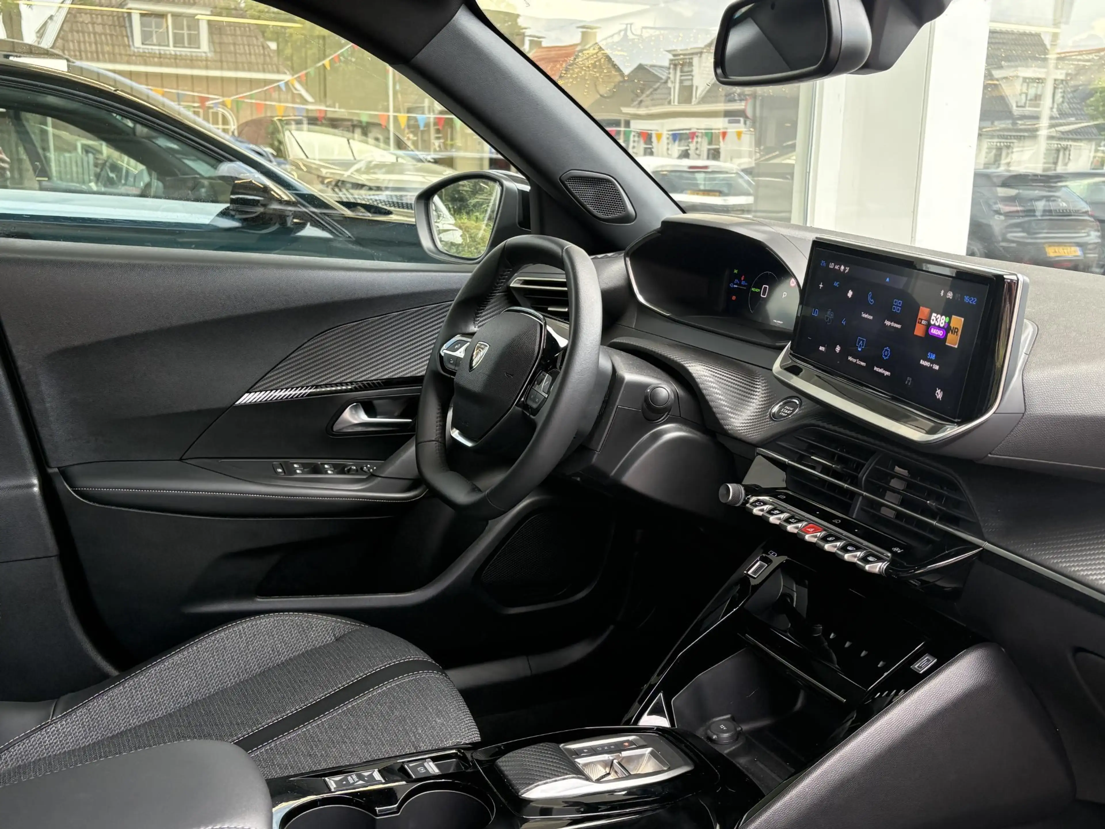 Peugeot e-2008 EV Allure 54 kWh | tot 406km WLTP range | Parkeers — photo 8