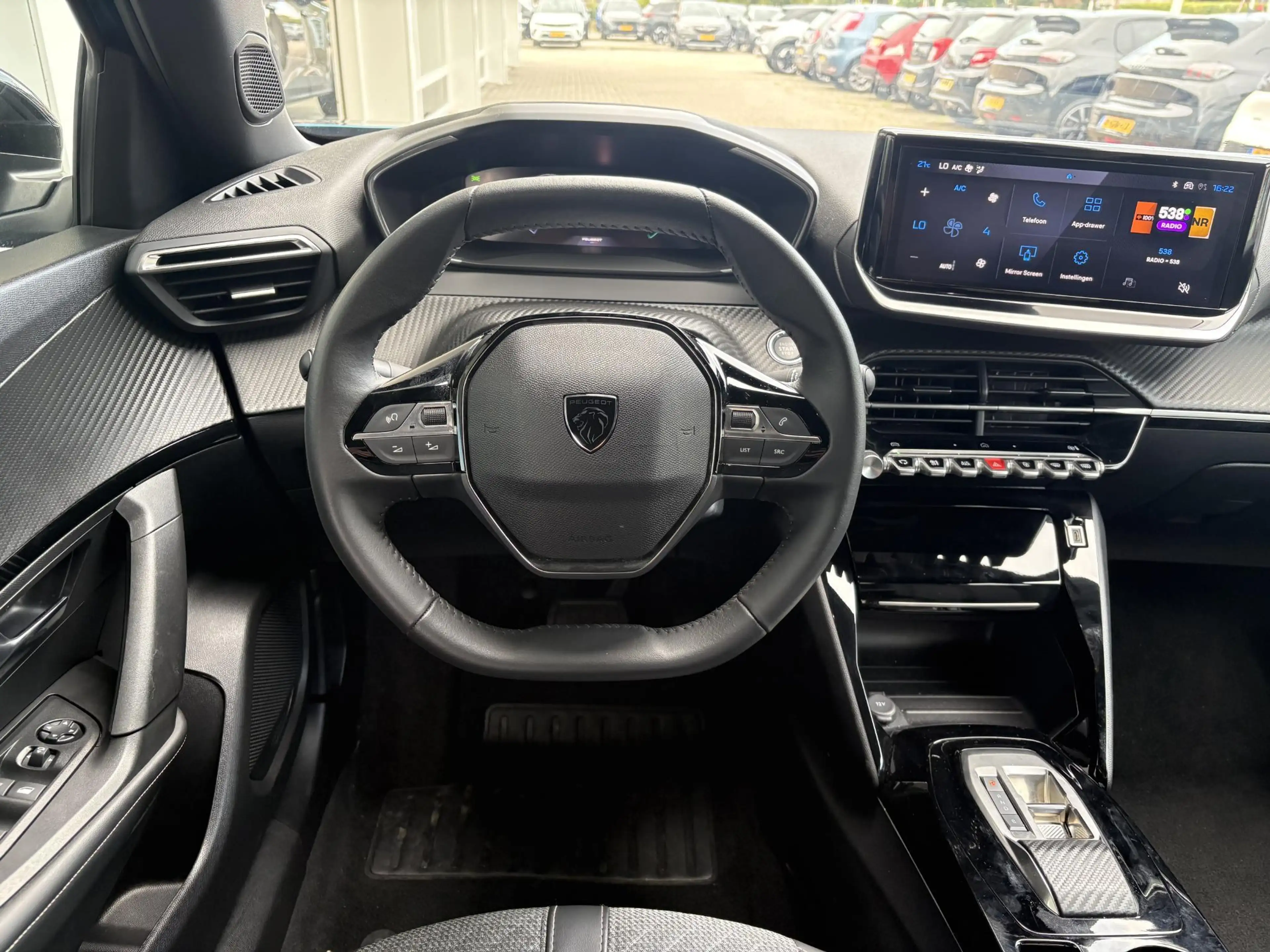 Peugeot e-2008 EV Allure 54 kWh | tot 406km WLTP range | Parkeers — photo 9
