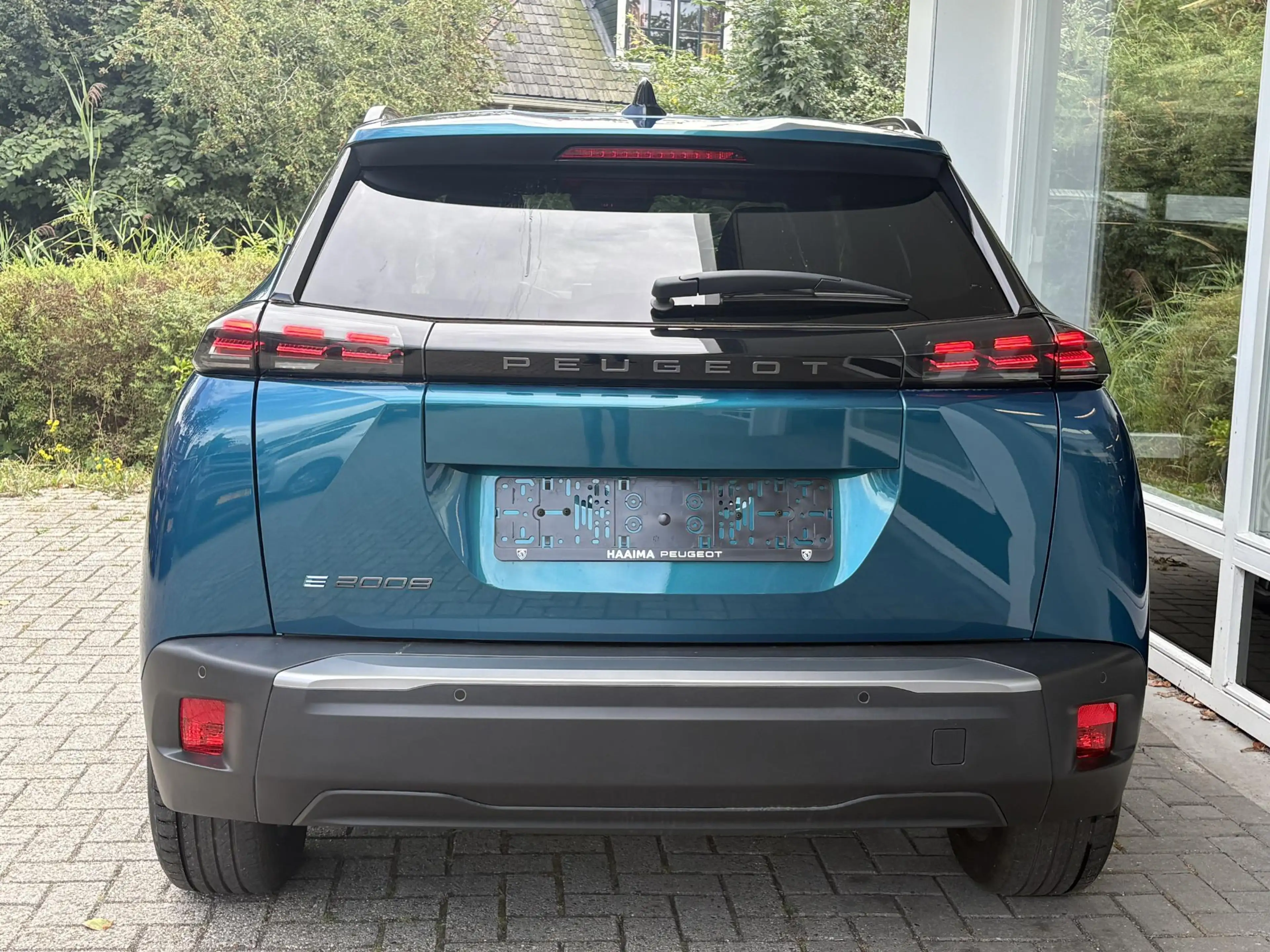 Peugeot e-2008 EV Allure 54 kWh | tot 406km WLTP range | Parkeers — photo 15