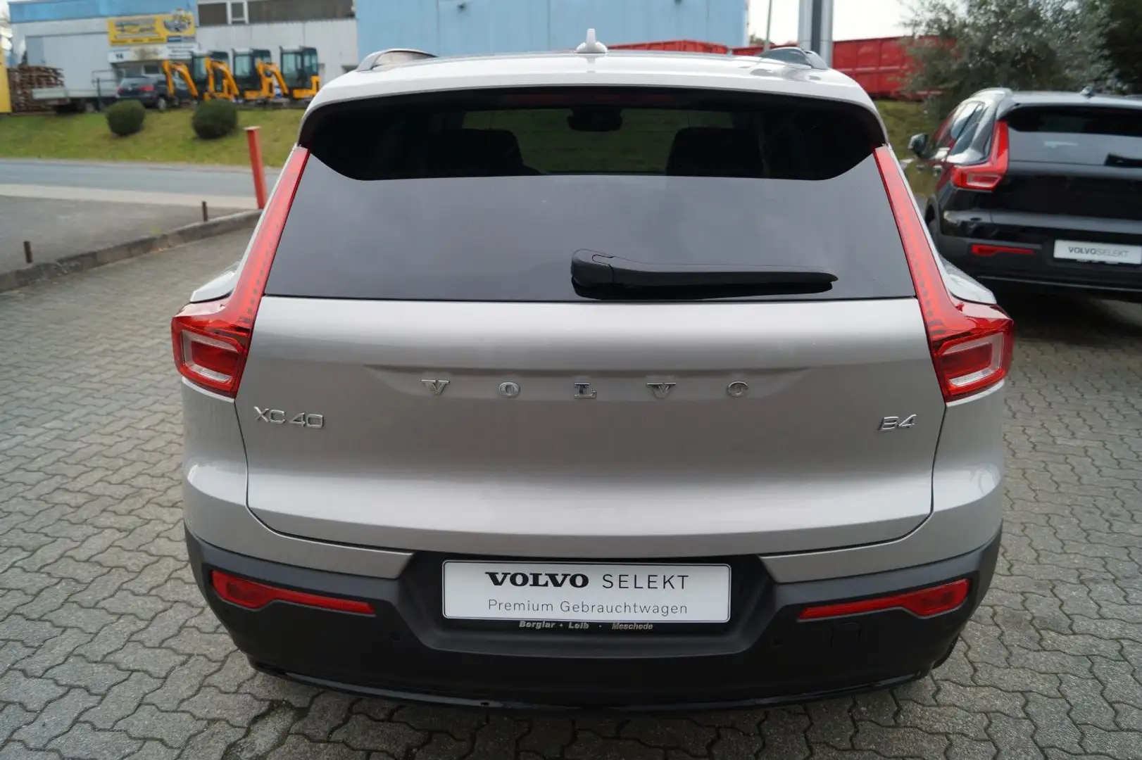 Volvo XC40 B4 Benzin 2WD Ultra Dark DKG/AHK/Pixel/360° Argent - 2