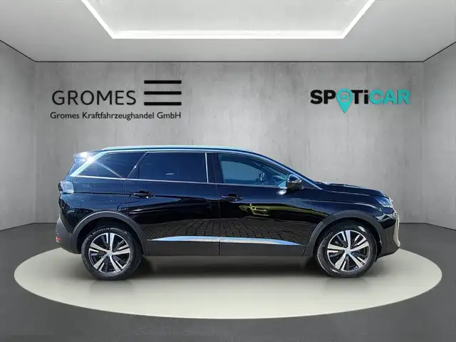 Peugeot 5008 view 2