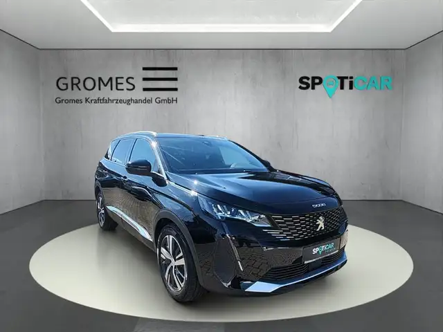 Peugeot 5008 main image