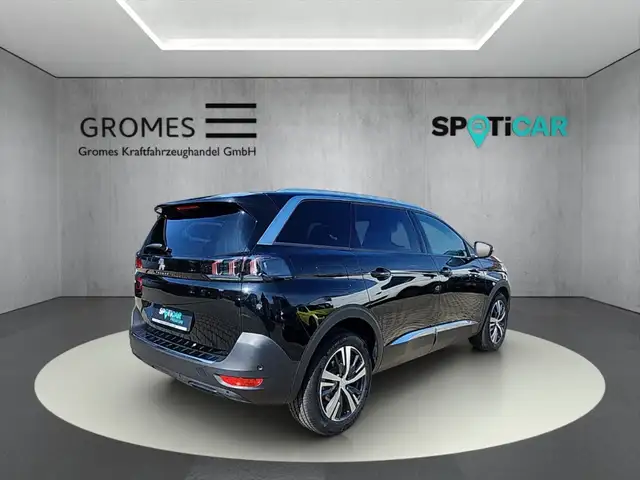 Peugeot 5008 view 3