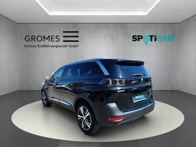 Peugeot 5008 view 5