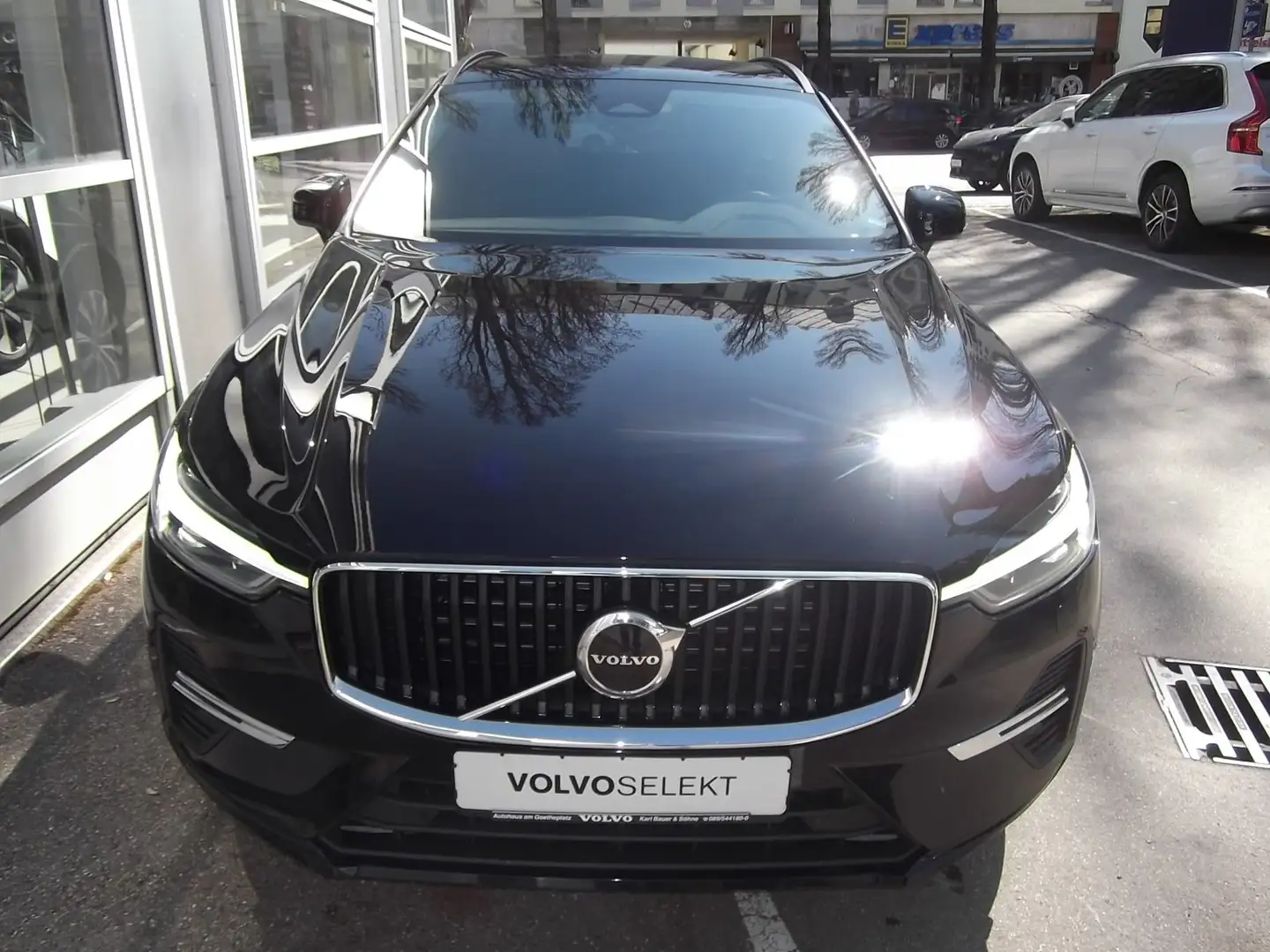 Volvo XC60 Core 2WD Negro - 2