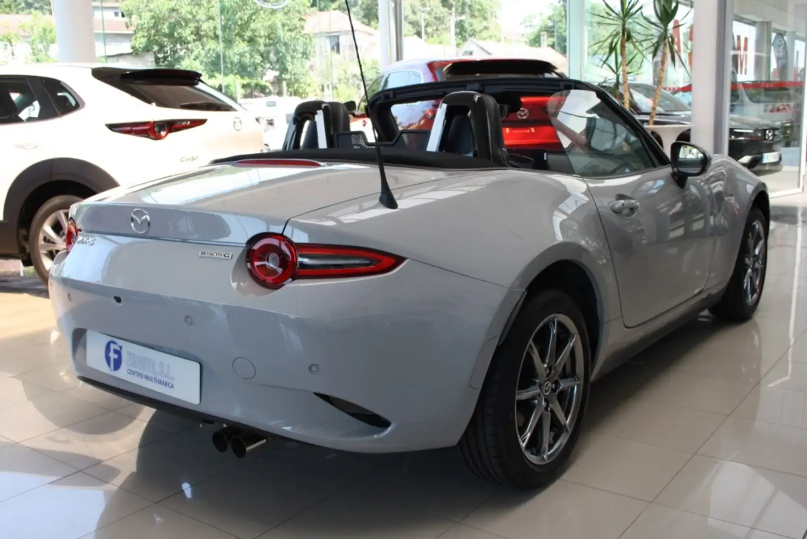 Mazda MX-5 ST 1.5 Skyactiv-G Exclusive-Line Gris - 2